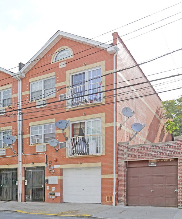 3461 106th St in Corona, NY - Building Photo