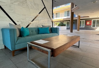 391 Ximeno Ave, Unit 201 in Long Beach, CA - Building Photo - Building Photo