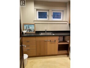 7589 Curtis St in Burnaby, BC - Building Photo - Building Photo