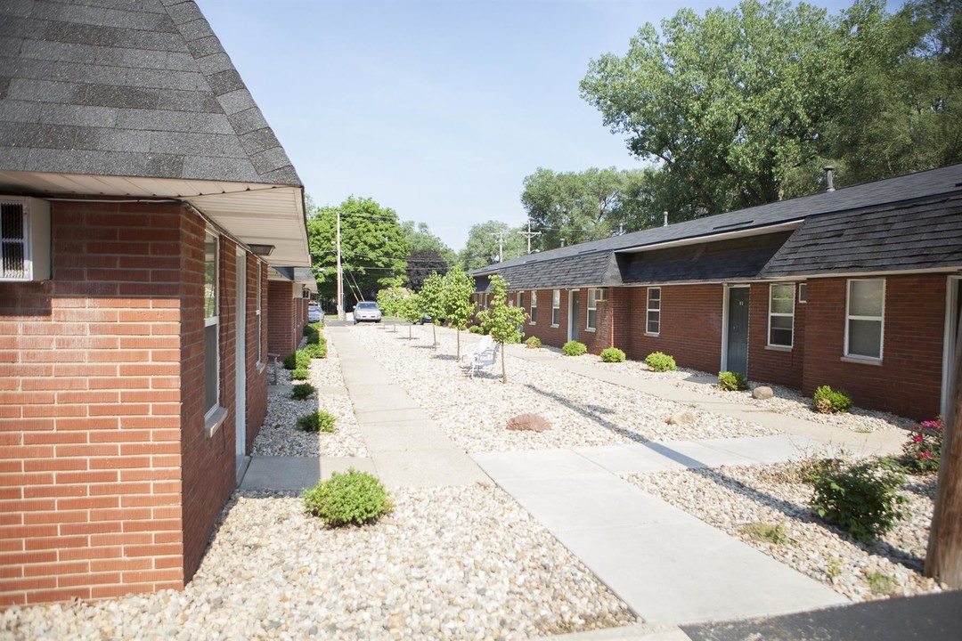 Meadows Apartments in East Peoria, IL - Building Photo