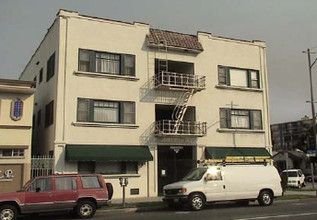 Sea Side Villa in Long Beach, CA - Foto de edificio - Building Photo