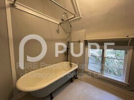 3104 SE Morrison St in Portland, OR - Building Photo