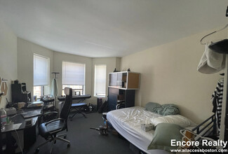 841 Beacon St, Unit 4 in Boston, MA - Building Photo - Building Photo