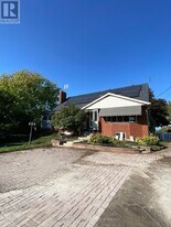 805 Ridge Rd in Hamilton, ON - Building Photo