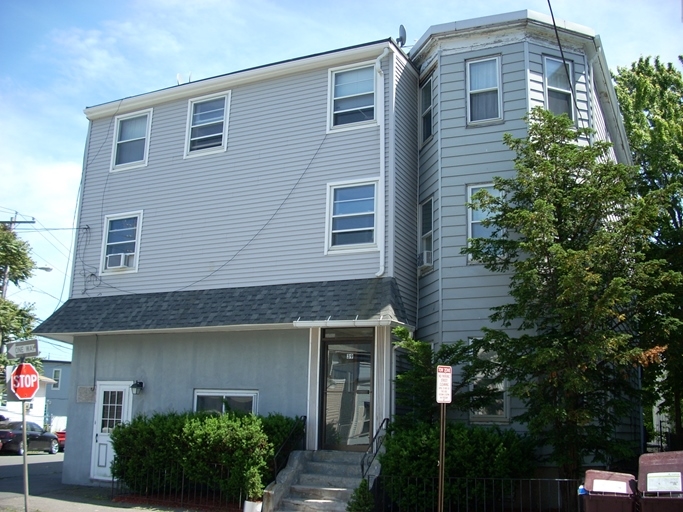 39 Wave Ave in Revere, MA - Building Photo