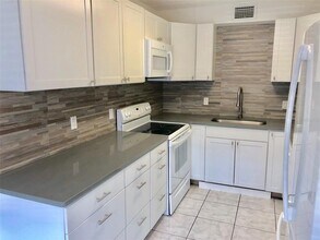 8402 111th St N-Unit -108 in Seminole, FL - Building Photo - Building Photo