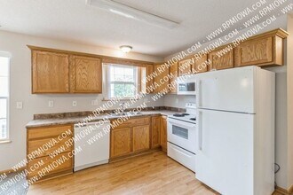 15239 Greenbelt Dr in Urbandale, IA - Building Photo - Building Photo
