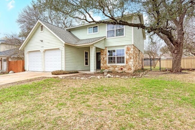 12002 Bobcat Trail in Austin, TX - Building Photo - Building Photo