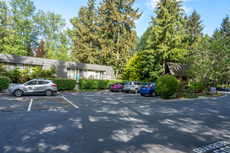 Village Condominiums in Kirkland, WA - Building Photo - Building Photo