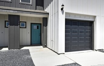 11318 Clearmine St in San Antonio, TX - Building Photo - Building Photo