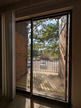 7098 Wildwood Cir, Unit 24 in Louisville, KY - Foto de edificio - Building Photo