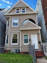 186 3rd St in Newark, NJ - Building Photo