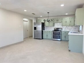 2909 Bismark St in Laredo, TX - Building Photo - Building Photo