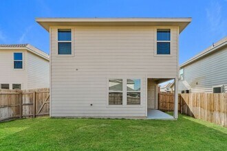 9311 Green Flora Ct in San Antonio, TX - Building Photo - Building Photo