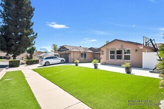 10963 Des Moines Ave in Los Angeles, CA - Building Photo - Building Photo