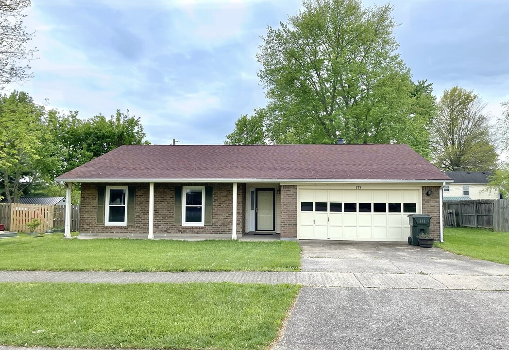 209 Hutchins Dr in Georgetown, KY - Building Photo