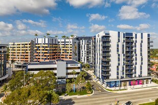 Oaklyn in Oakland Park, FL - Building Photo