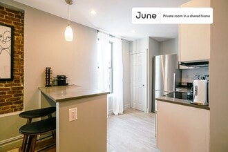 Private bedroom in 3 bed/2 bath Home in New York, NY - Building Photo - Building Photo