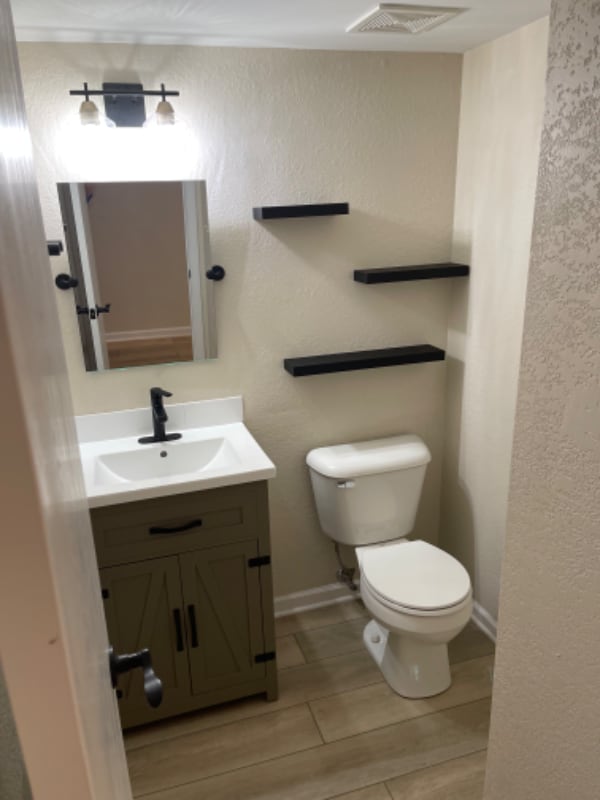 208 N Pointe Ln in Raymore, MO - Building Photo - Building Photo