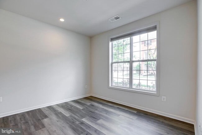 43005 Paris Gap Square in Ashburn, VA - Building Photo - Building Photo