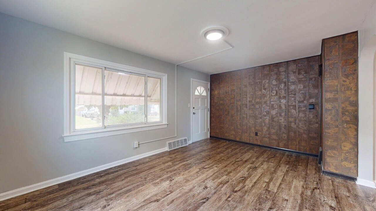 5712 Behrwald Ave in Cleveland, OH - Building Photo