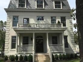 738 Bryden Rd, Unit 4B in Columbus, OH - Building Photo