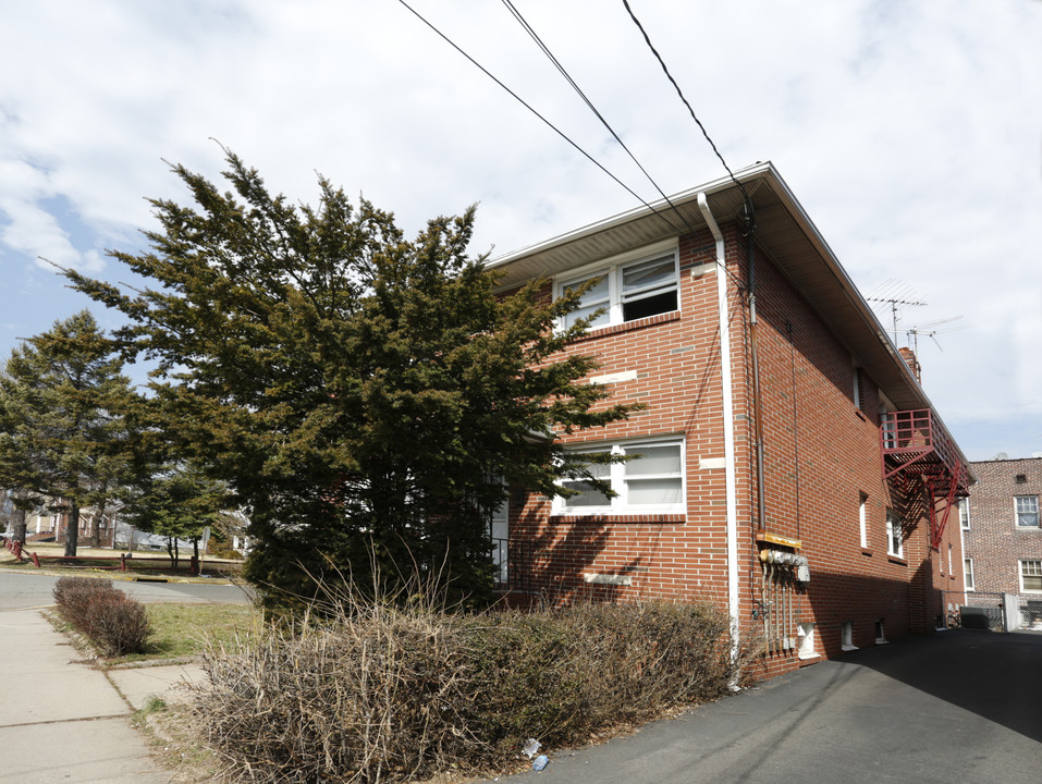 401 S Wood Ave in Linden, NJ - Building Photo