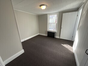 21 S Washington St in Shippensburg, PA - Foto de edificio - Building Photo