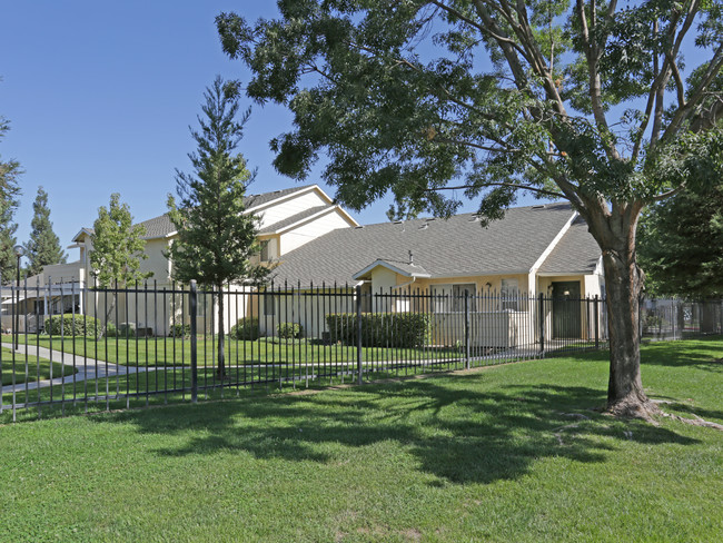 Maplewood Apartments in Fresno, CA - Foto de edificio - Building Photo