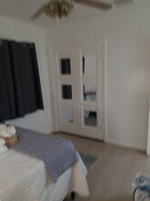 7248 Shoshone Ave in Los Angeles, CA - Foto de edificio - Building Photo