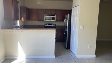 3328 W 91st Terrace in Hialeah, FL - Building Photo - Building Photo