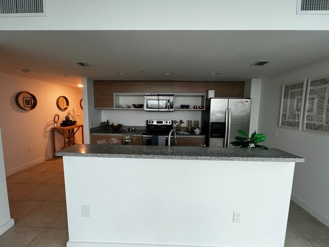 1011 NW 19th Ct, Unit C2 in Miami, FL - Foto de edificio - Building Photo