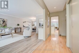 87 Munro Blvd in Toronto, ON - Building Photo - Building Photo