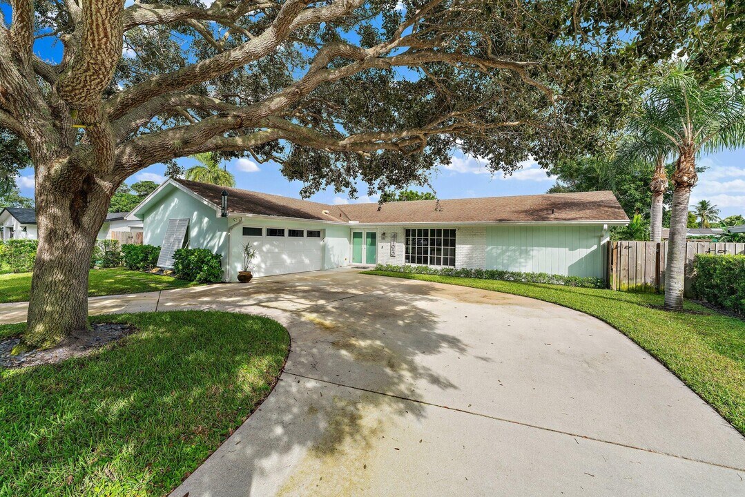 4193 Hyacinth Cir N in Palm Beach Gardens, FL - Foto de edificio