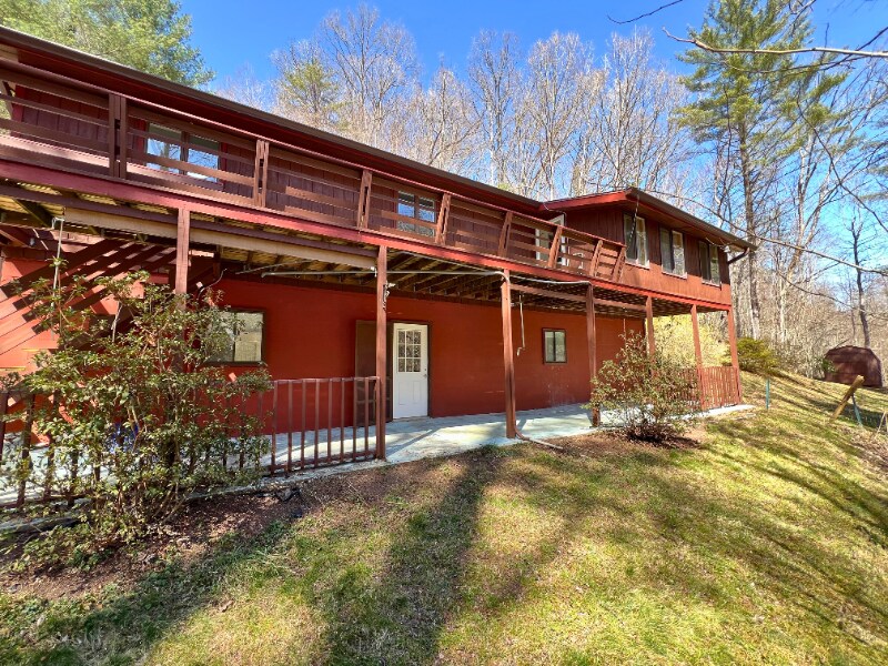 506 Cripple Creek Rd in Sylva, NC - Building Photo