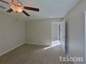 5206 White Chicory Dr in Ruskin, FL - Foto de edificio - Building Photo