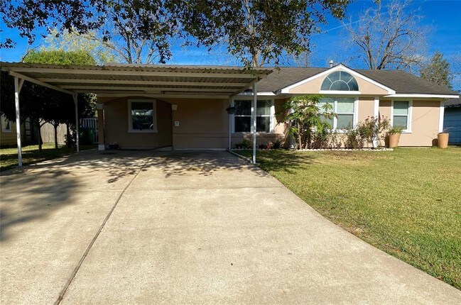 1301 Bayswater Dr in Houston, TX - Building Photo - Building Photo