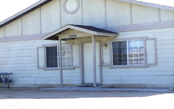 15599 Tonekai Rd in Apple Valley, CA - Building Photo - Building Photo