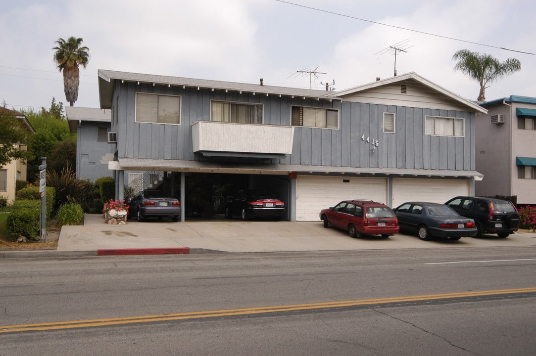 4415 W Verdugo Ave in Burbank, CA - Building Photo