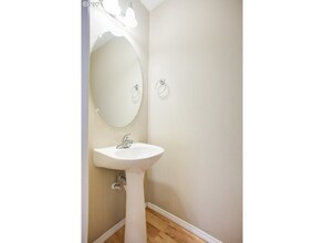 1322 SE 84th Ave in Portland, OR - Building Photo - Building Photo