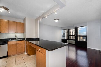 30 E Huron St in Chicago, IL - Building Photo - Building Photo
