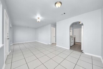 7123 S Gessner Rd in Houston, TX - Building Photo - Building Photo