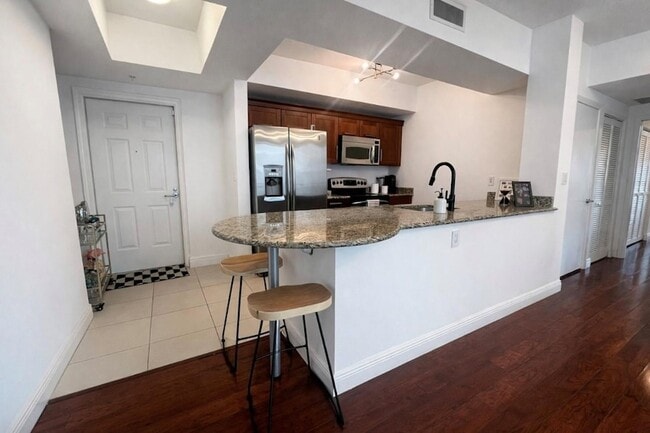 7280 SW 90th St, Unit 209 in Miami, FL - Building Photo - Building Photo