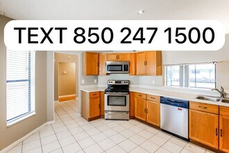 8050 W Country Club Blvd in Boca Raton, FL - Building Photo - Building Photo