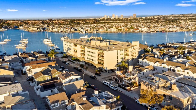 310 Fernando St in Newport Beach, CA - Building Photo - Building Photo