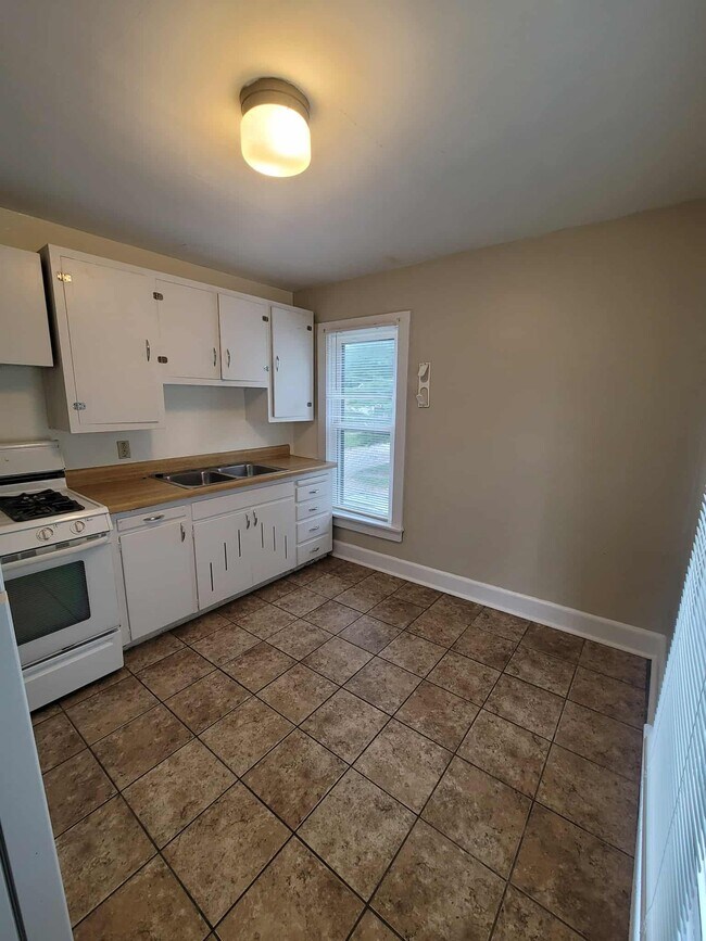 410 W Hempstead Ave in Fairfield, IA - Building Photo - Building Photo