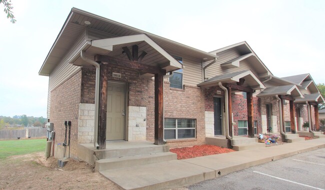 18011 Loring Ln in Lindale, TX - Building Photo - Building Photo