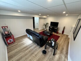 20 B Valley Rd in St Catharines, ON - Building Photo