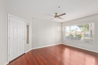 1295 N Ash St, Unit 818 in Gilbert, AZ - Foto de edificio - Building Photo