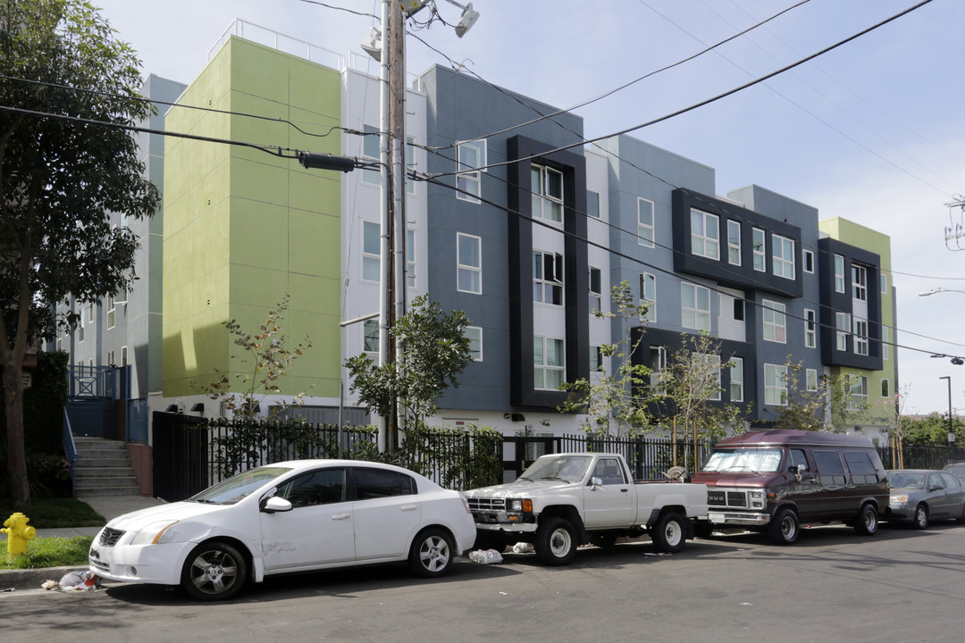 127th St Apartments in Los Angeles, CA - Building Photo